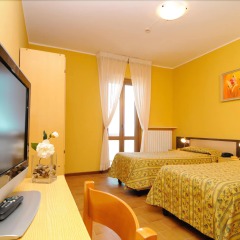 Hotel Velus Чивитанова-Марке комната для гостей
