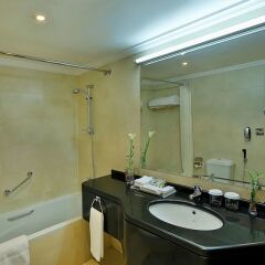 Отель City Seasons Hotel Al Ain ОАЭ, Эль-Айн - отзывы, цены и фото номеров - забронировать отель City Seasons Hotel Al Ain онлайн ванная фото 2