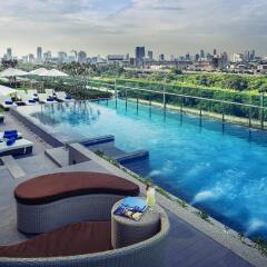 Отель Mercure Bangkok Makkasan бассейн фото 2