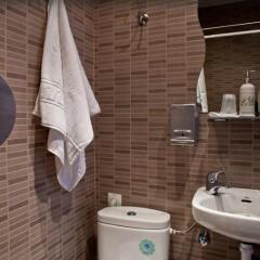 Отель Hostal Abel Victoriano Испания, Мадрид - 1 отзыв об отеле, цены и фото номеров - забронировать отель Hostal Abel Victoriano онлайн ванная