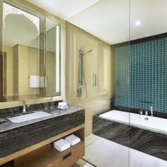 Отель DoubleTree by Hilton Resort & Spa Marjan Island 5* Стандартный номер с двуспальной кроватью фото 11