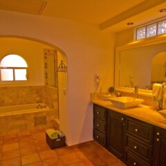 Отель Las Mananitas LM BB2 2 Bedroom Condo By Seaside Los Cabos Мексика, Сан-Хосе-дель-Кабо - отзывы, цены и фото номеров - забронировать отель Las Mananitas LM BB2 2 Bedroom Condo By Seaside Los Cabos онлайн ванная фото 2