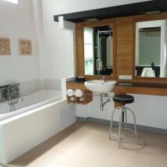 Отель Suriyasom Villa ванная