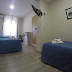 Отель Hostal El Pilar Испания, Мадрид - 1 отзыв об отеле, цены и фото номеров - забронировать отель Hostal El Pilar онлайн комната для гостей фото 4