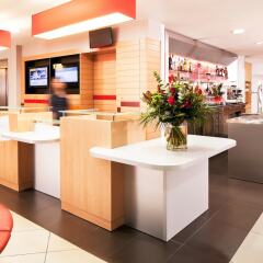 Отель ibis Barcelona Meridiana интерьер отеля