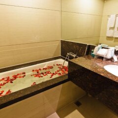 Отель Ramada Manila Central Филиппины, Манила - отзывы, цены и фото номеров - забронировать отель Ramada Manila Central онлайн ванная