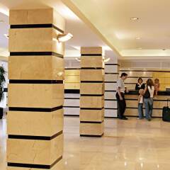 Отель Aparthotel Guitart Central Park Aqua Resort Испания, Льорет-де-Мар - отзывы, цены и фото номеров - забронировать отель Aparthotel Guitart Central Park Aqua Resort онлайн интерьер отеля