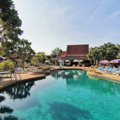 Отель Holiday Villa Ланта бассейн фото 3