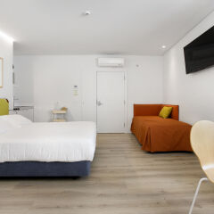 Отель Ascensor da Bica - Lisbon Serviced Apartments Португалия, Лиссабон - отзывы, цены и фото номеров - забронировать отель Ascensor da Bica - Lisbon Serviced Apartments онлайн комната для гостей фото 2