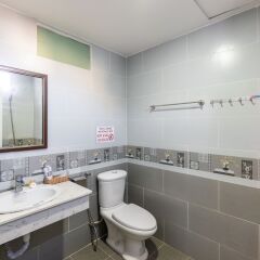 Отель OYO 451 Bong House Homestay 2 Хойан ванная