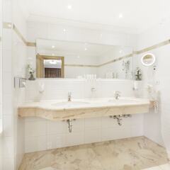 Отель Das Central – Alpine . Luxury . Life ванная фото 3