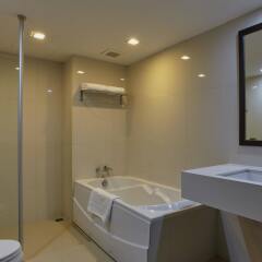 Отель Royal Suite Residence Boutique Бангкок ванная фото 2
