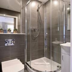 Отель Destiny Scotland Apartments at Nelson Mandela Place Великобритания, Глазго - отзывы, цены и фото номеров - забронировать отель Destiny Scotland Apartments at Nelson Mandela Place онлайн ванная фото 2