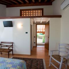 Отель Agriturismo Crocerone B&B Италия, Бассано-дель-Граппа - отзывы, цены и фото номеров - забронировать отель Agriturismo Crocerone B&B онлайн комната для гостей фото 5