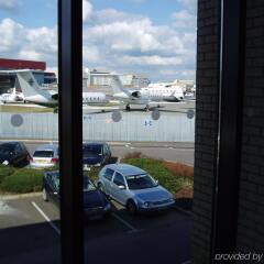 Отель Holiday Inn Express London Luton Airport комната для гостей