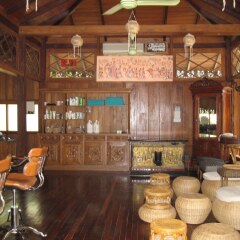 Thazin Garden Hotel гостиничный бар