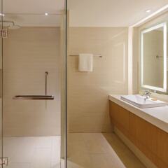 Отель DoubleTree by Hilton Phuket Banthai Resort ванная