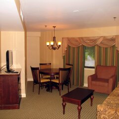 DoubleTree Resort by Hilton Lancaster in Lancaster, United States of America from 285$, photos, reviews - zenhotels.com guestroom