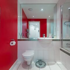 Отель 2 Bedroom Flat In Holloway With Balcony And Courtyard ванная