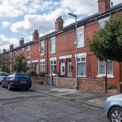 Отель Cosy 2BD Terrace House in Chorlton парковка