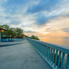 Отель Surin Beach Resort пляж