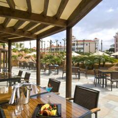 Отель Hilton Vilamoura As Cascatas Golf Resort & Spa Португалия, Пешао - отзывы, цены и фото номеров - забронировать отель Hilton Vilamoura As Cascatas Golf Resort & Spa онлайн питание
