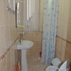 Гостиница Гостевой Дом Бриз в Анапе отзывы, цены и фото номеров - забронировать гостиницу Гостевой Дом Бриз онлайн Анапа ванная