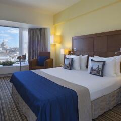 Гостиница Crowne Plaza Moscow World Trade Centre в Москве - забронировать гостиницу Crowne Plaza Moscow World Trade Centre, цены и фото номеров Москва комната для гостей фото 8