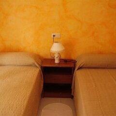 Отель Hostal Blanes La Barca Испания, Бланес - отзывы, цены и фото номеров - забронировать отель Hostal Blanes La Barca онлайн комната для гостей фото 2