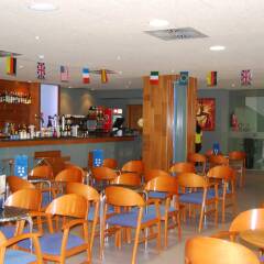 Отель 4R Hotel Playa Margarita Испания, Салоу - отзывы, цены и фото номеров - забронировать отель 4R Hotel Playa Margarita онлайн гостиничный бар