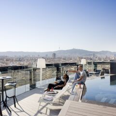 Отель Barcelo Raval Барселона бассейн