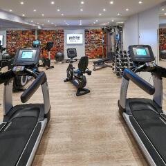Отель Park Inn by Radisson Berlin Alexanderplatz фитнесс-зал фото 3