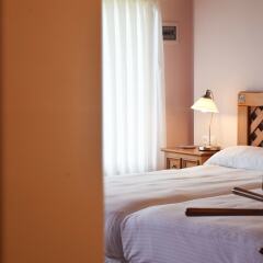 Hotel Hontoria сейф в номере