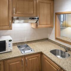 Отель Beach Rotana All Suites в номере фото 2