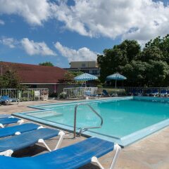 Отель Sunset Beach Studio At Montego Bay Club Resort Ямайка, Монтего-Бей - отзывы, цены и фото номеров - забронировать отель Sunset Beach Studio At Montego Bay Club Resort онлайн бассейн фото 3