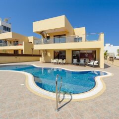 Отель Mike & Lenos Tsoukkas Seafront Villas Кипр, Протарас - отзывы, цены и фото номеров - забронировать отель Mike & Lenos Tsoukkas Seafront Villas онлайн бассейн фото 2