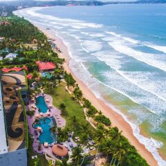 Отель Weligama Bay Marriott Resort & Spa пляж