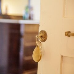 Отель Tenuta La Fratta Синалунга сейф в номере
