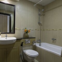 Отель One Perfect Stay - Goldcrest Views 1 ванная фото 2