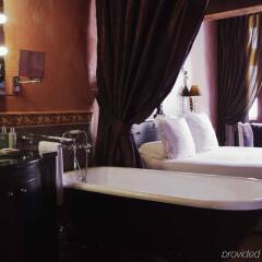 Отель Cour Des Loges Hotel Франция, Лион - 1 отзыв об отеле, цены и фото номеров - забронировать отель Cour Des Loges Hotel онлайн ванная