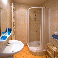 Отель U Zlate Podkovy - At The Golden Horseshoe Чехия, Прага - отзывы, цены и фото номеров - забронировать отель U Zlate Podkovy - At The Golden Horseshoe онлайн ванная фото 2