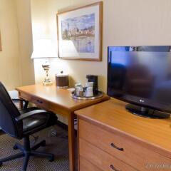 Отель Hampton Inn by Hilton Vancouver-Airport/Richmond Канада, Ричмонд - отзывы, цены и фото номеров - забронировать отель Hampton Inn by Hilton Vancouver-Airport/Richmond онлайн удобства в номере фото 2