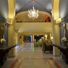 Отель Holiday Inn Guadalajara Expo интерьер отеля