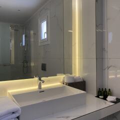Отель 24K Athena Suites Афины ванная фото 2