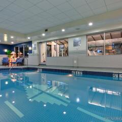 Отель Holiday Inn Calgary-Airport Канада, Калгари - отзывы, цены и фото номеров - забронировать отель Holiday Inn Calgary-Airport онлайн бассейн