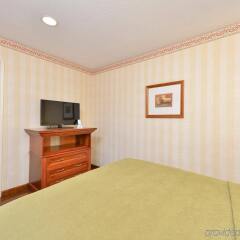 Отель Best Western Plus Raffles Inn & Suites удобства в номере
