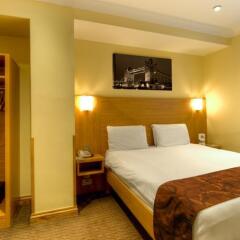 Отель Comfort Inn Hyde Park Лондон сейф в номере