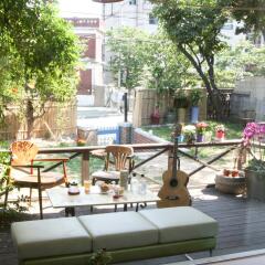 Отель V Mansion Guesthouse