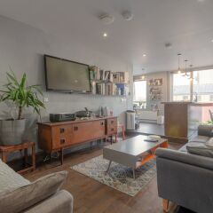 Апартаменты Modern 1 Bedroom Apartment in Central Location комната для гостей фото 5