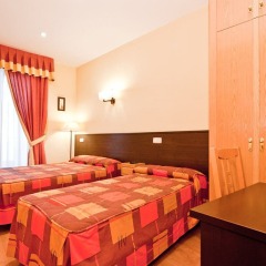 Отель Hostal Las Cortes Испания, Мадрид - отзывы, цены и фото номеров - забронировать отель Hostal Las Cortes онлайн комната для гостей фото 3